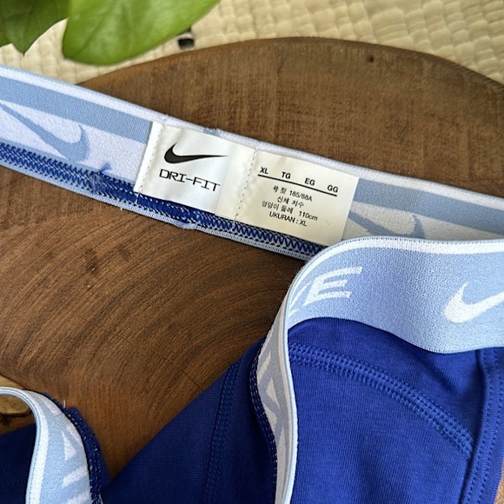 Nike - Picture 6 of 9